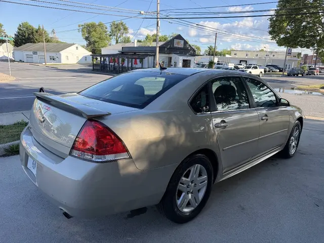 2012 Chevrolet Impala LT Sedan 4D photo 5