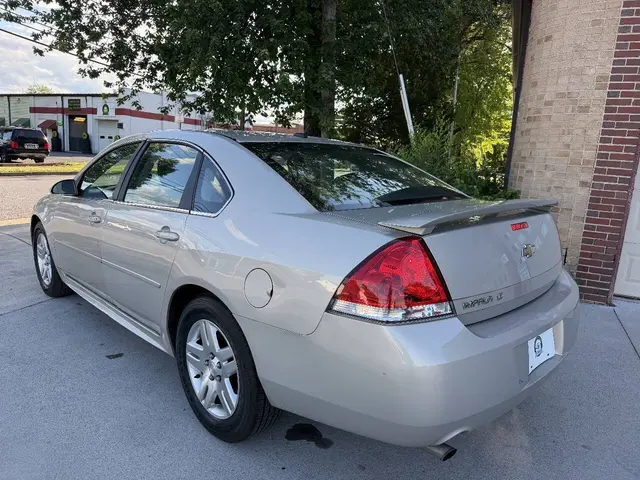 2012 Chevrolet Impala LT Sedan 4D photo 7