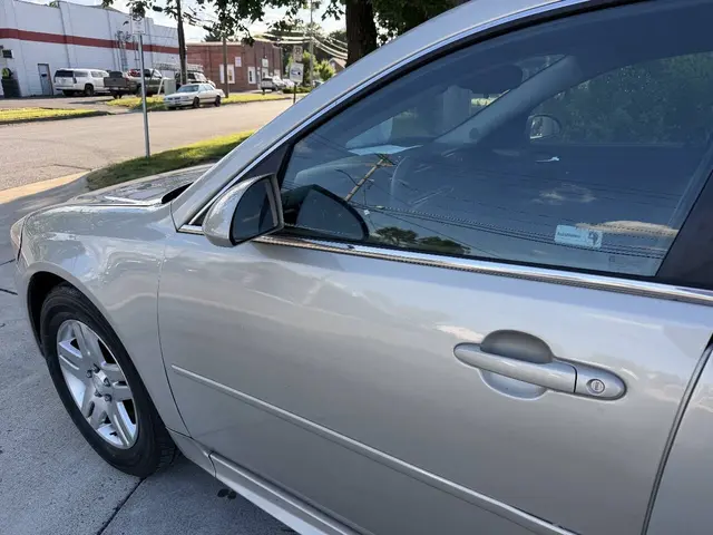 2012 Chevrolet Impala LT Sedan 4D photo 9