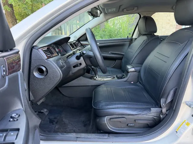 2012 Chevrolet Impala LT Sedan 4D photo 10