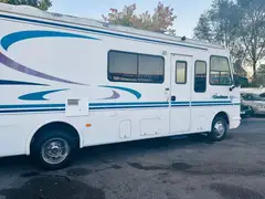 1999 Ford Motorhome Chassis 4X2 Chassis 178 190 in. WB photo 7