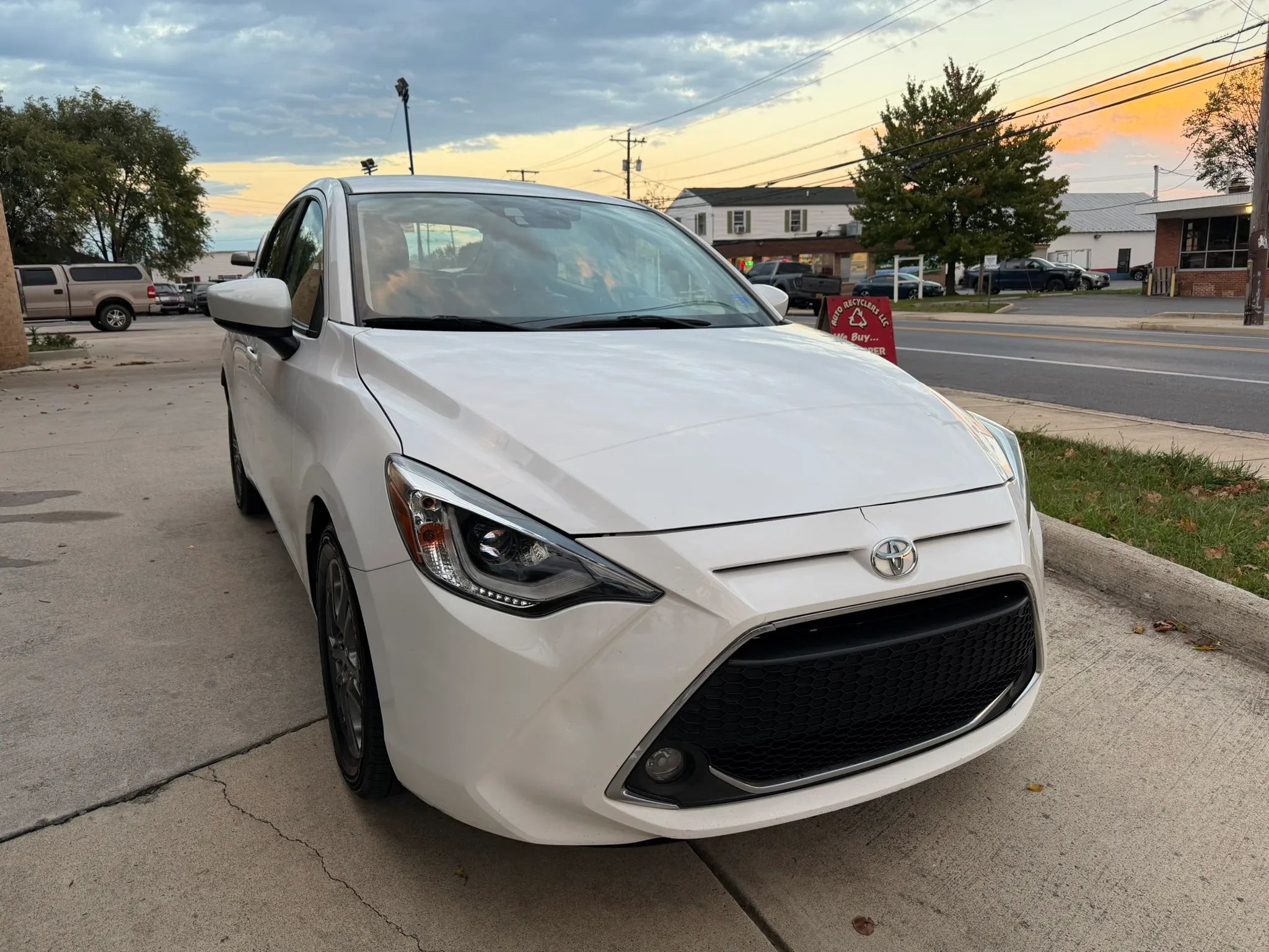 2020 Toyota Yaris Hatchback XLE Sedan 4D