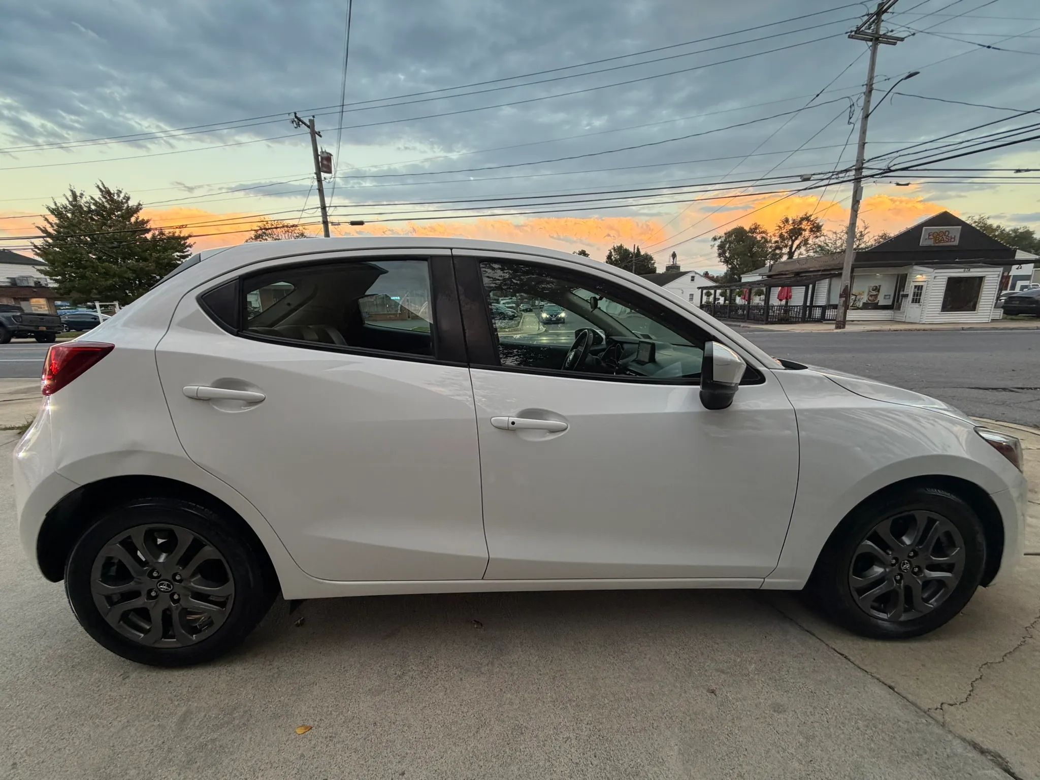 2020 Toyota Yaris Hatchback XLE Sedan 4D