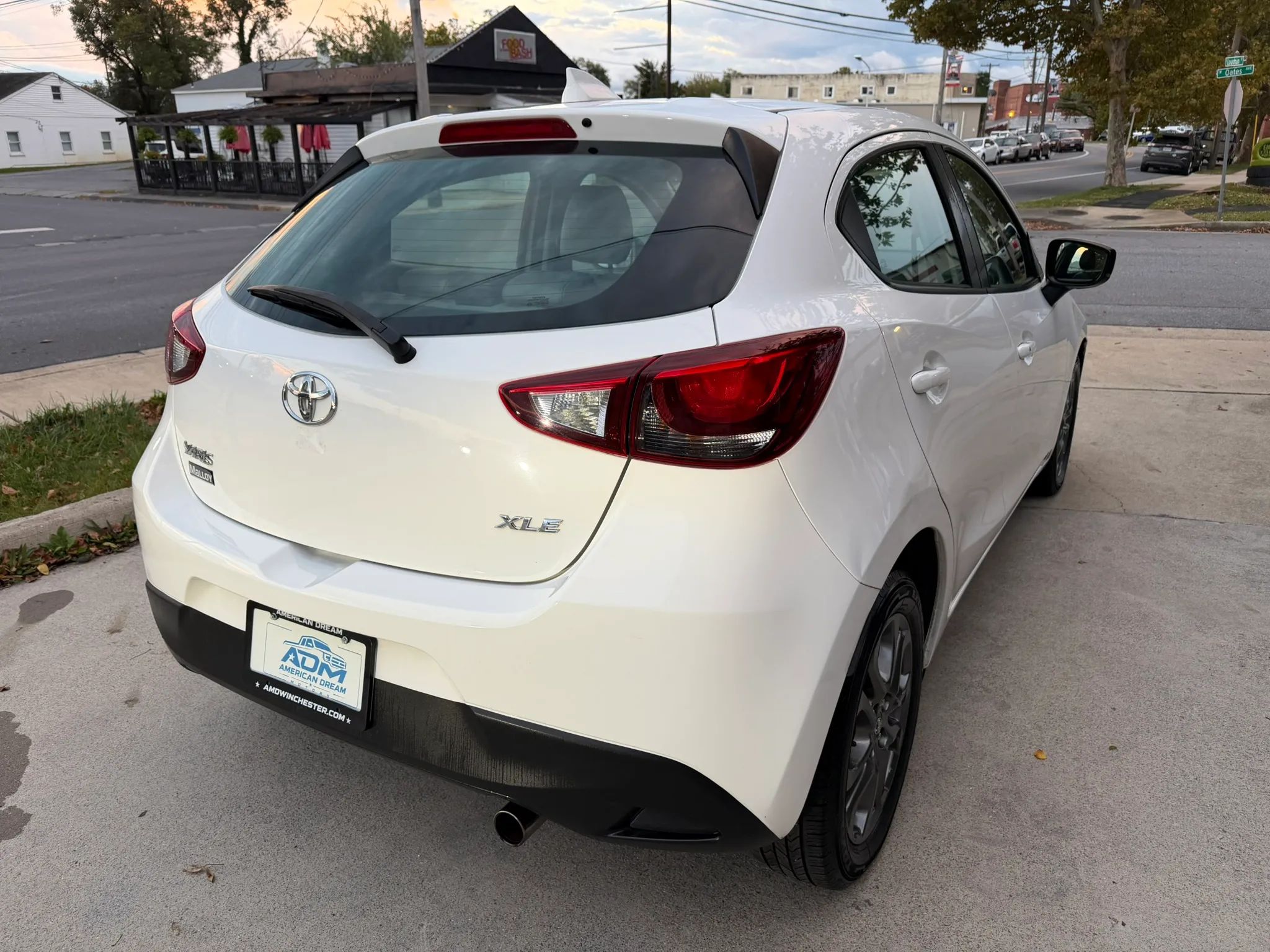 2020 Toyota Yaris Hatchback XLE Sedan 4D