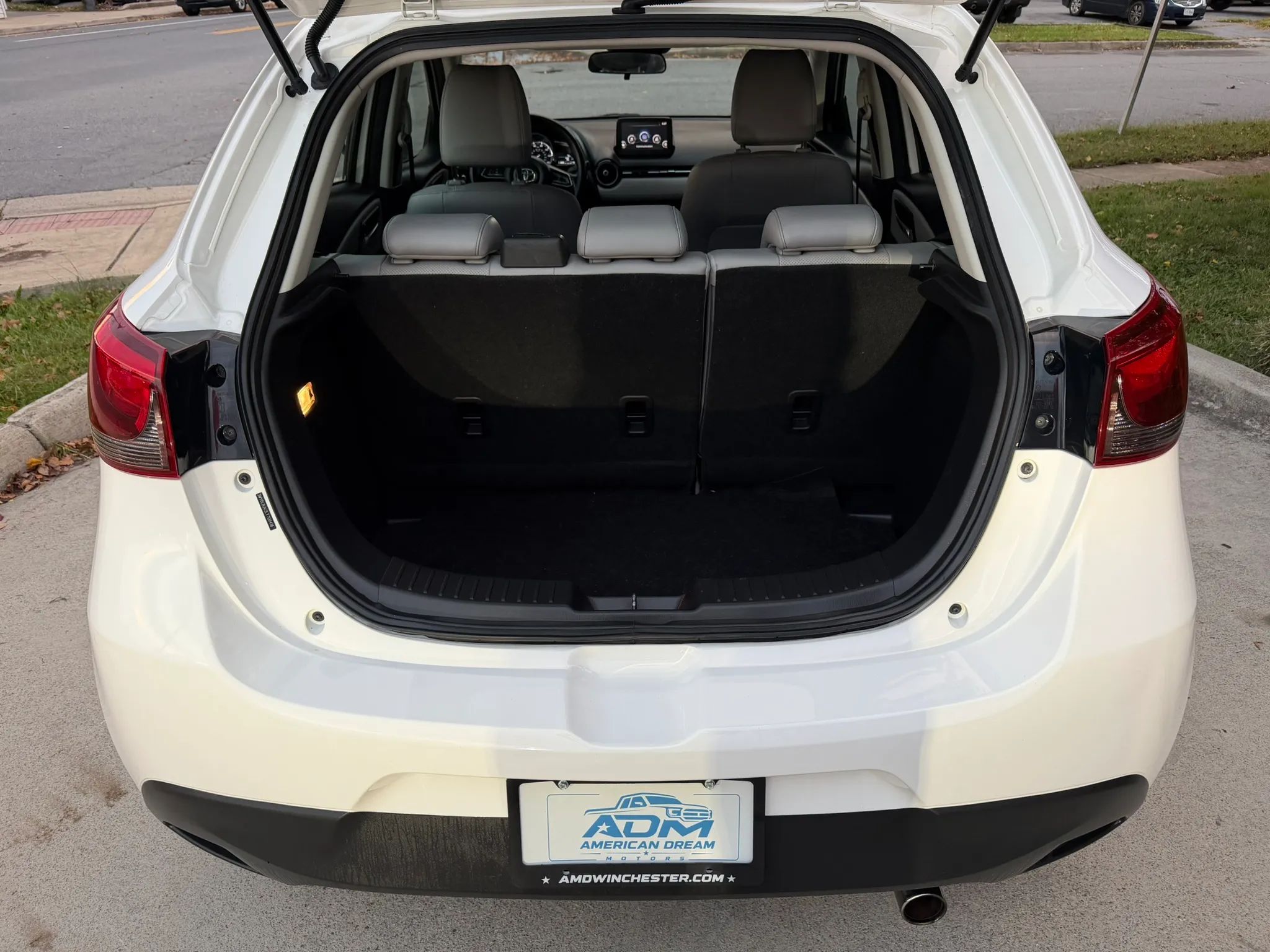 2020 Toyota Yaris Hatchback XLE Sedan 4D