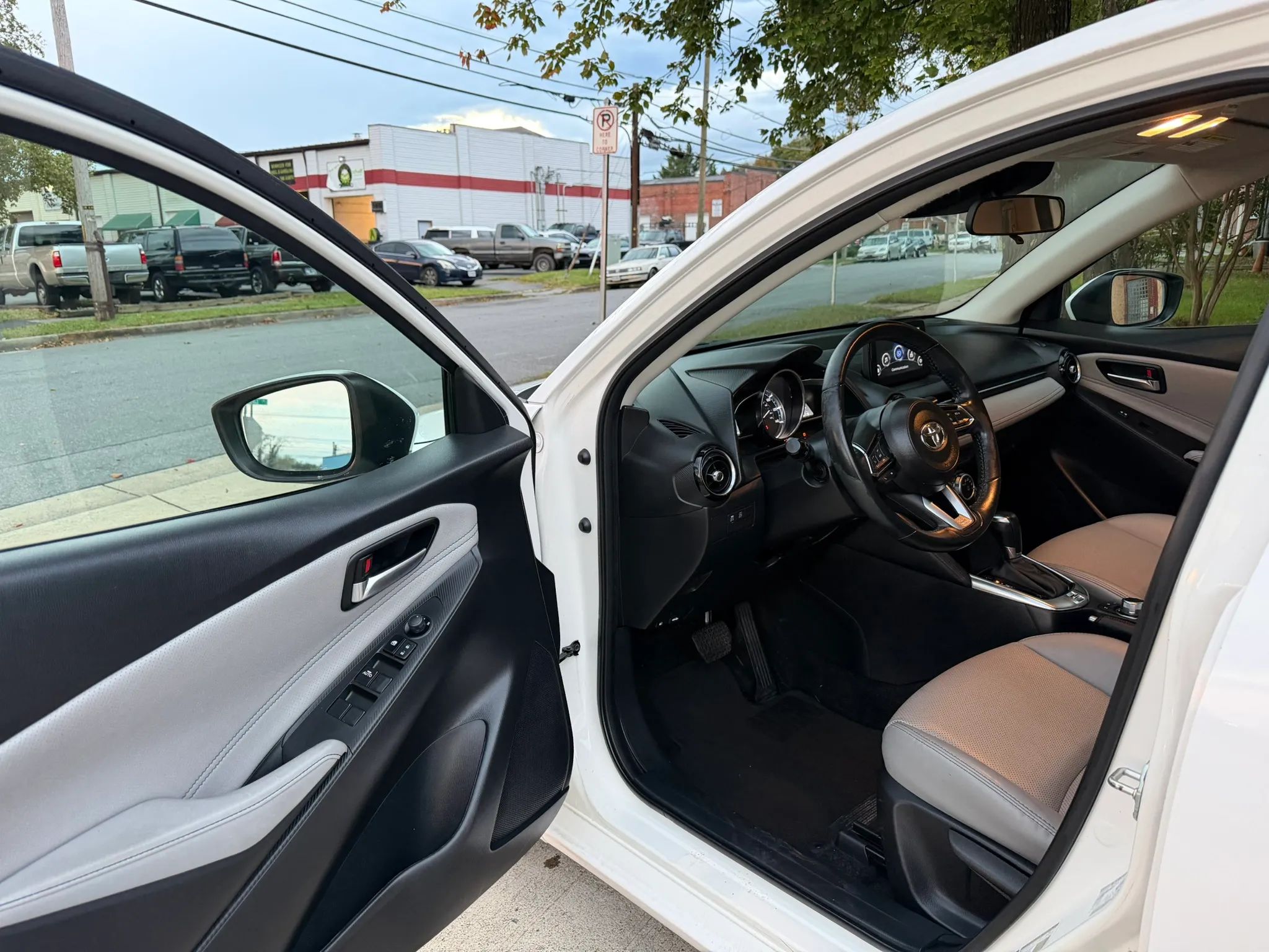 2020 Toyota Yaris Hatchback XLE Sedan 4D