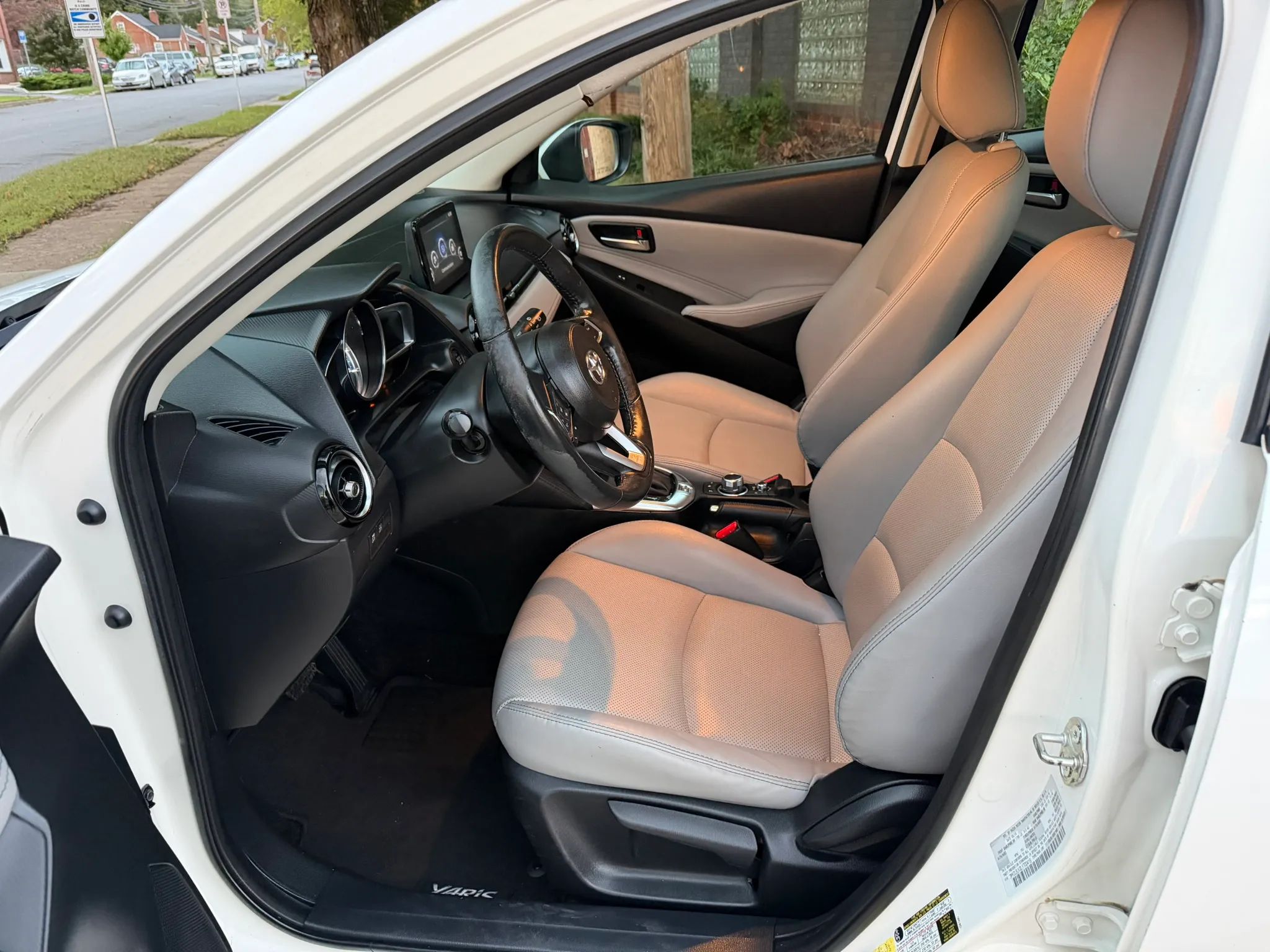2020 Toyota Yaris Hatchback XLE Sedan 4D