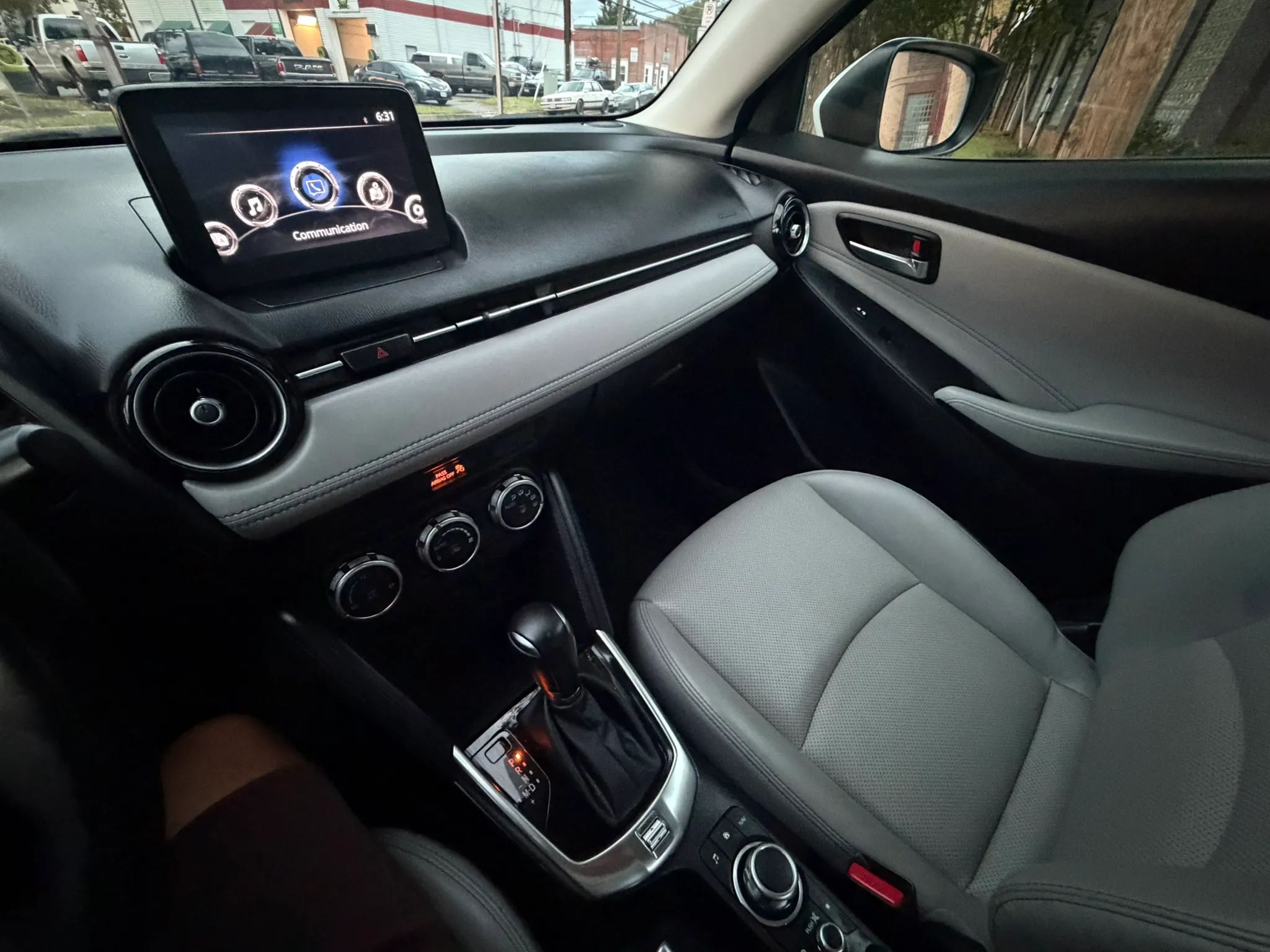 2020 Toyota Yaris Hatchback XLE Sedan 4D