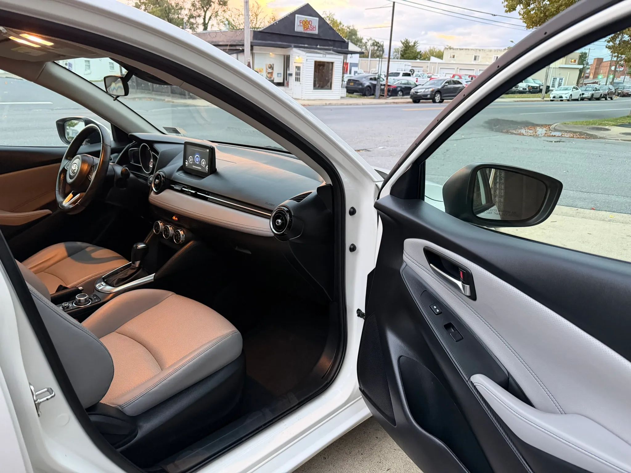 2020 Toyota Yaris Hatchback XLE Sedan 4D