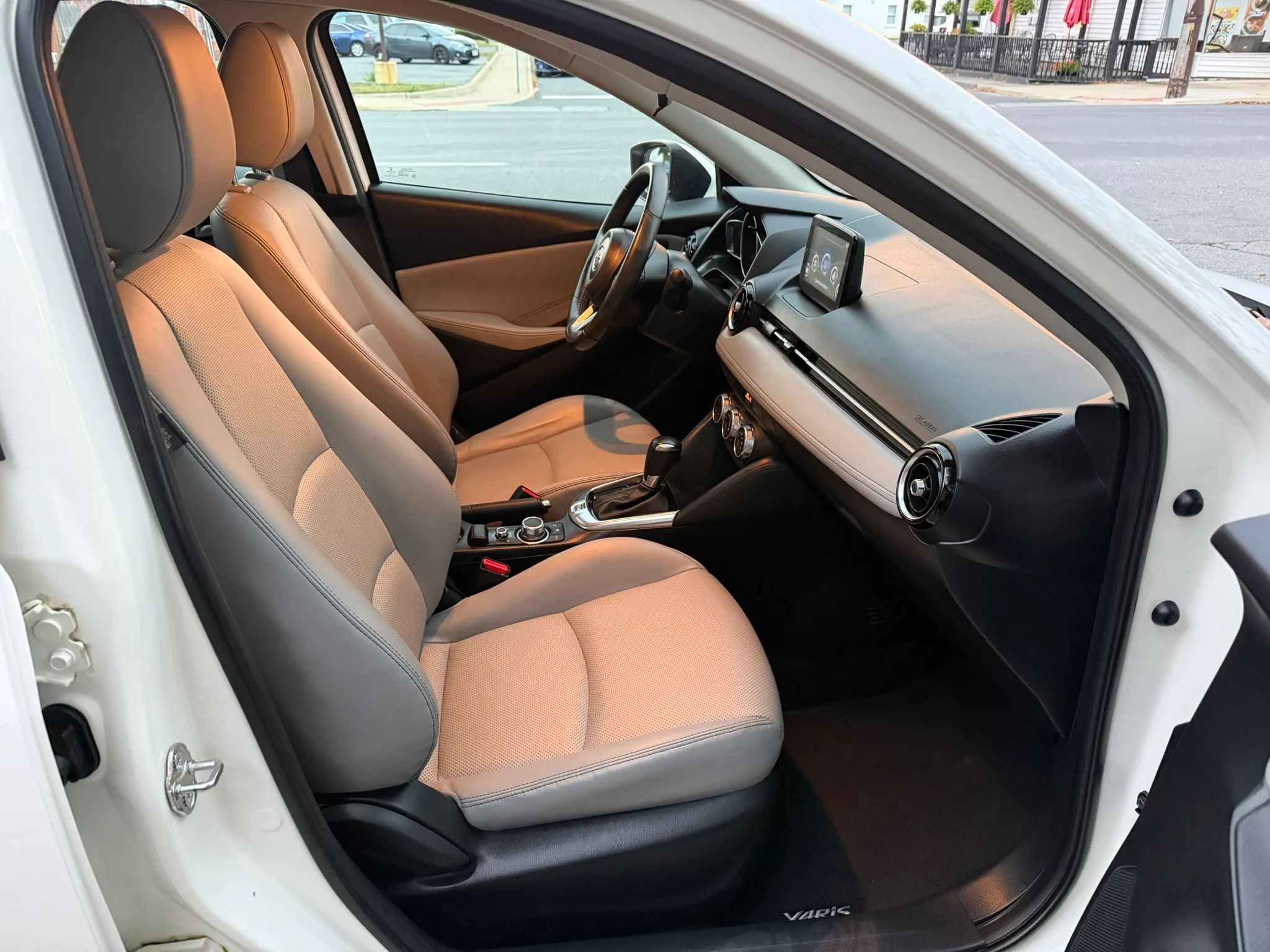 2020 Toyota Yaris Hatchback XLE Sedan 4D