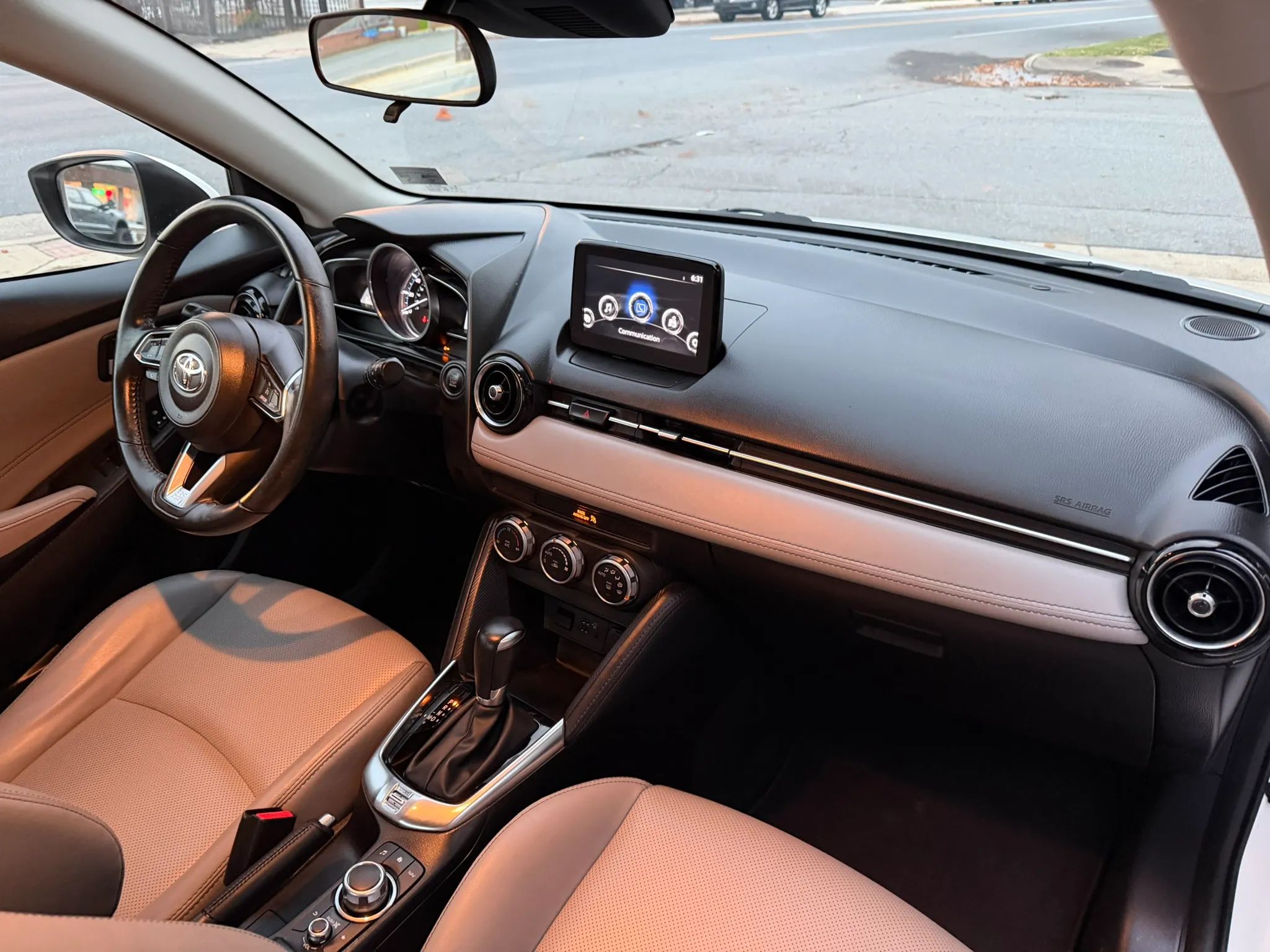 2020 Toyota Yaris Hatchback XLE Sedan 4D