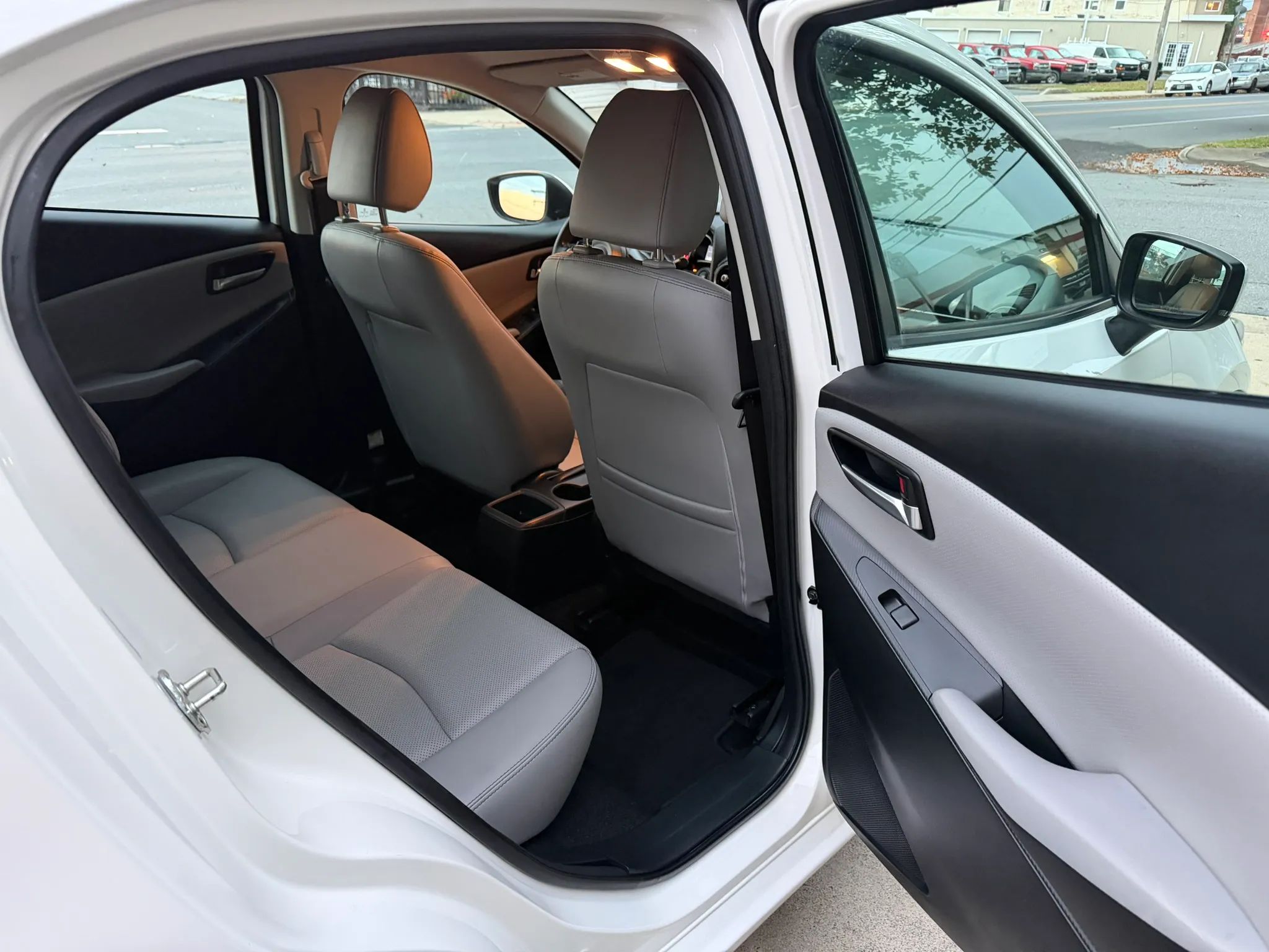 2020 Toyota Yaris Hatchback XLE Sedan 4D