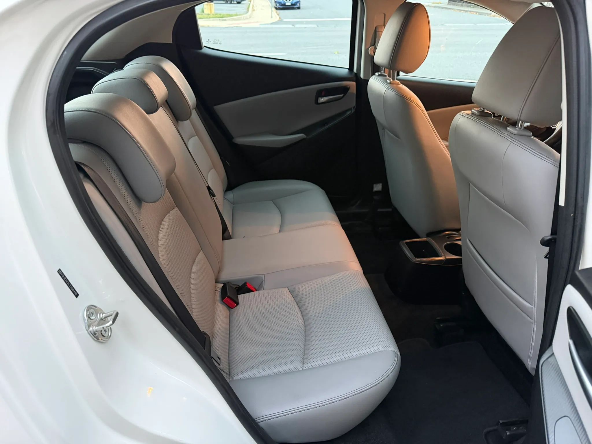 2020 Toyota Yaris Hatchback XLE Sedan 4D