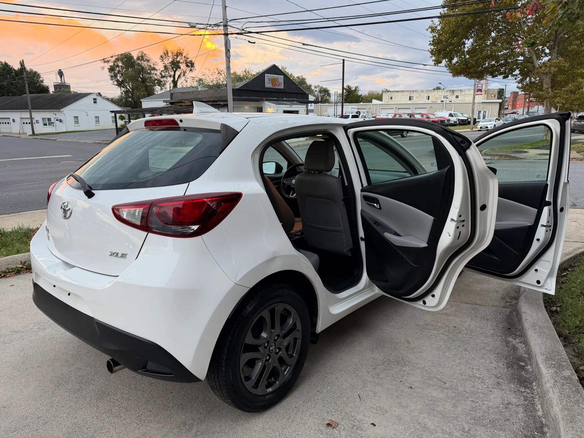 2020 Toyota Yaris Hatchback XLE Sedan 4D