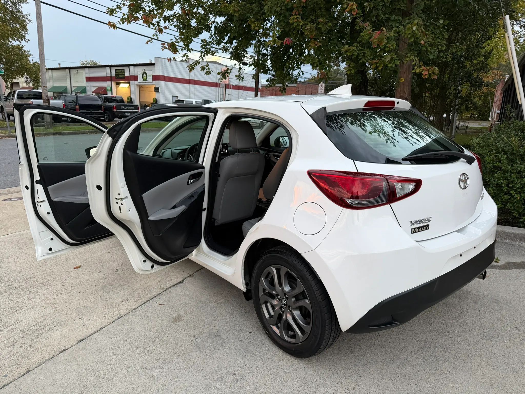 2020 Toyota Yaris Hatchback XLE Sedan 4D