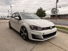2017 Volkswagen Golf GTI SE Hatchback photo 4