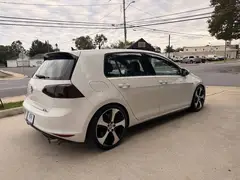 2017 Volkswagen Golf GTI SE Hatchback photo 6