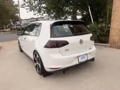 2017 Volkswagen Golf GTI SE Hatchback photo 10