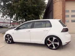 2017 Volkswagen Golf GTI SE Hatchback photo 11