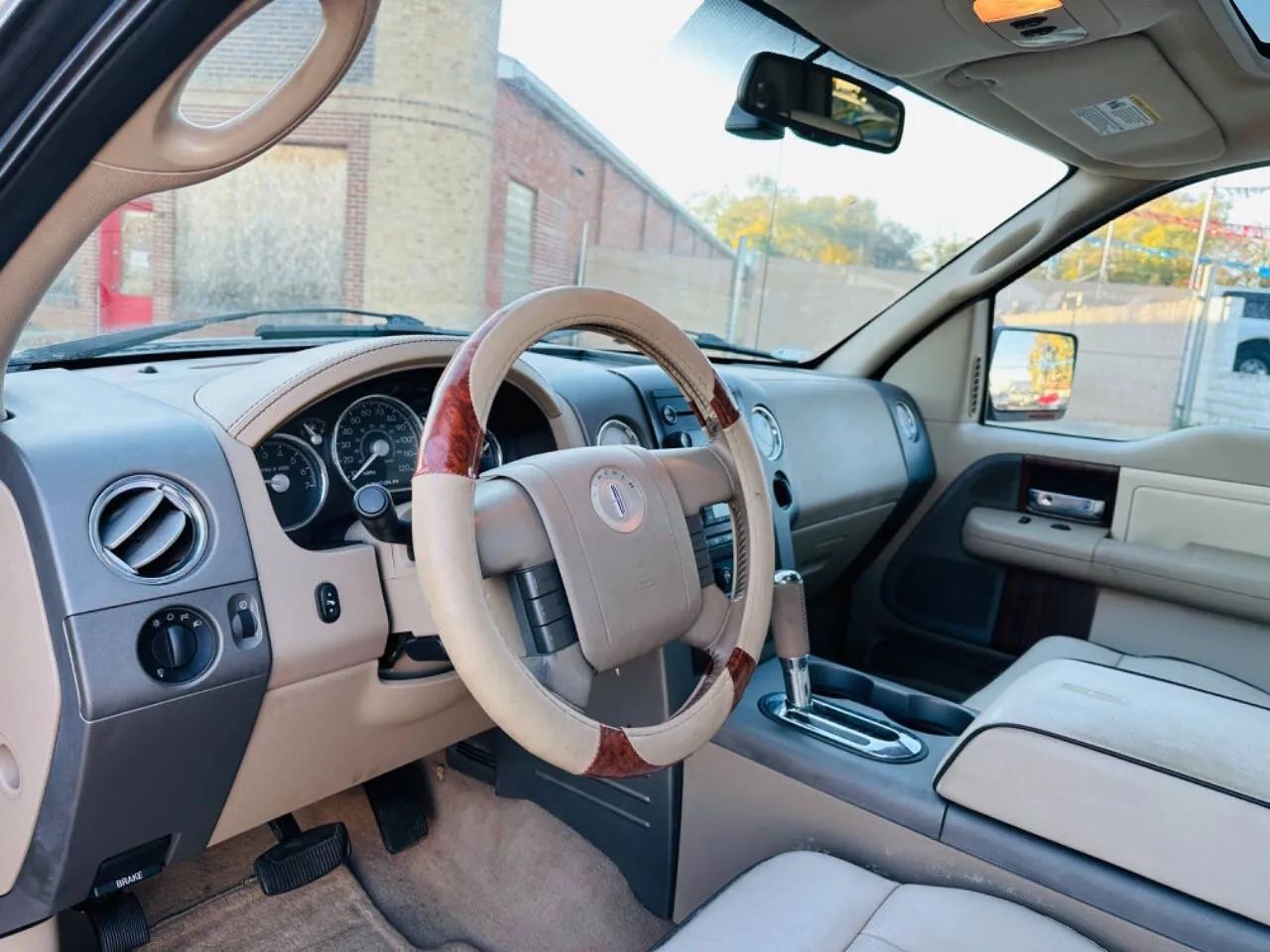 2006 Lincoln Mark LT Pickup 4D 5 1/2 ft photo 17