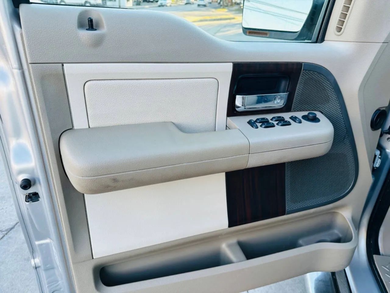 2006 Lincoln Mark LT Pickup 4D 5 1/2 ft photo 18