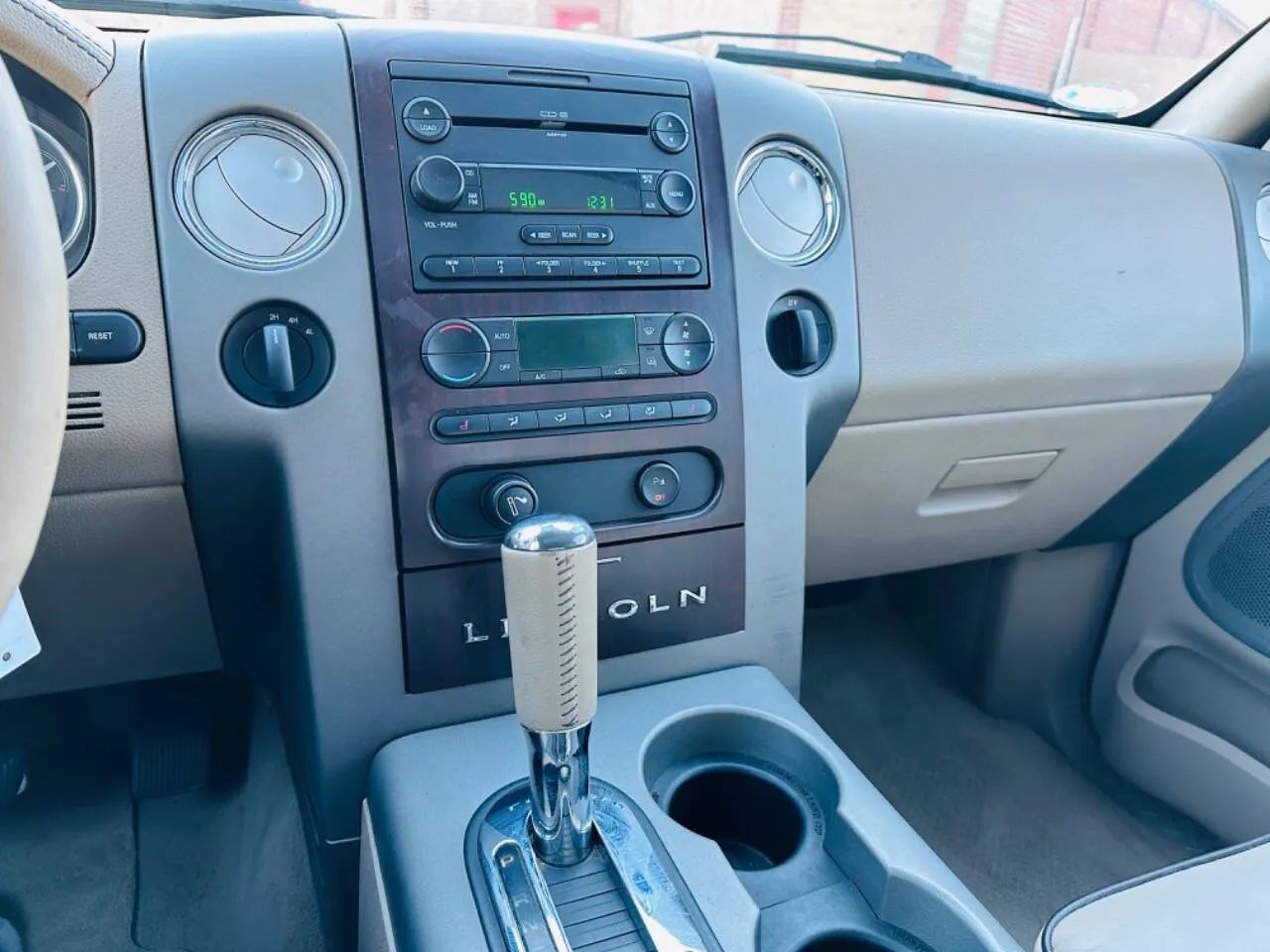 2006 Lincoln Mark LT Pickup 4D 5 1/2 ft photo 21