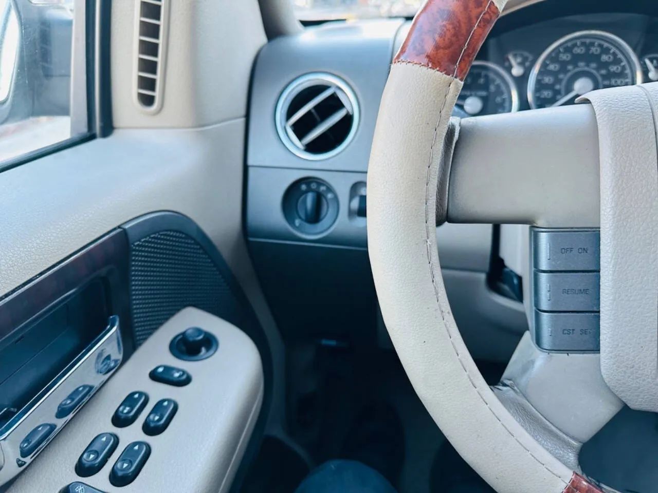 2006 Lincoln Mark LT Pickup 4D 5 1/2 ft photo 24
