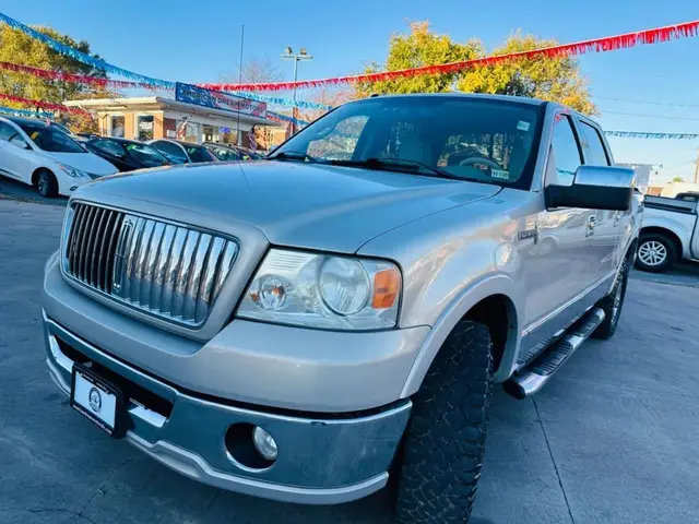 2006 Lincoln Mark LT Pickup 4D 5 1/2 ft photo 2
