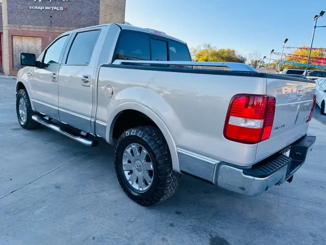 2006 Lincoln Mark LT Pickup 4D 5 1/2 ft photo 10