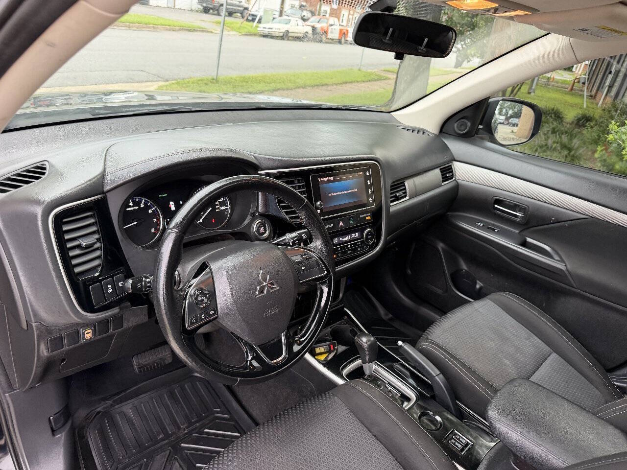 2018 Mitsubishi Outlander SE Sport Utility 4D