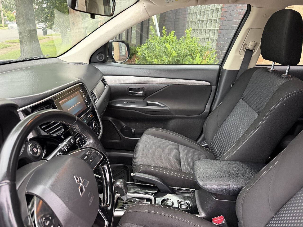 2018 Mitsubishi Outlander SE Sport Utility 4D