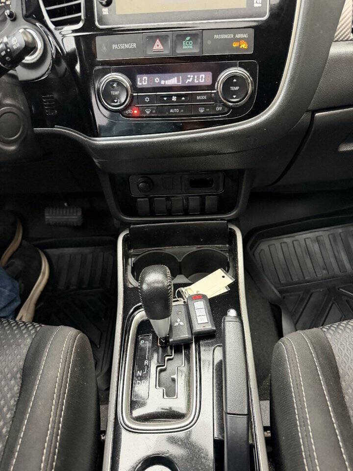 2018 Mitsubishi Outlander SE Sport Utility 4D
