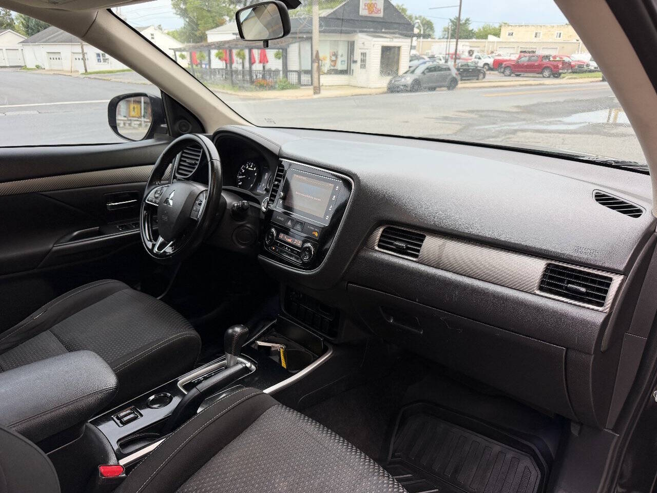 2018 Mitsubishi Outlander SE Sport Utility 4D