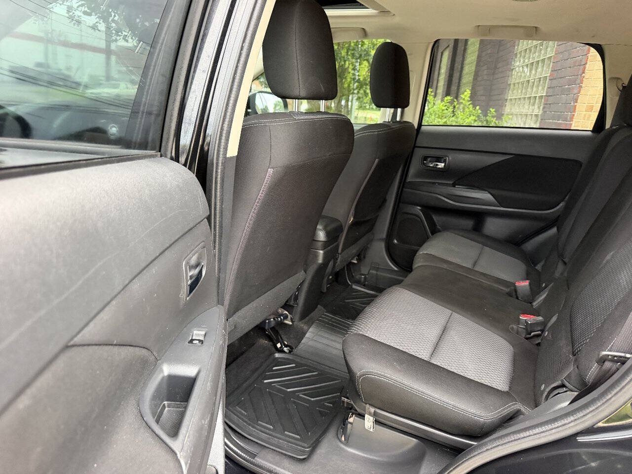 2018 Mitsubishi Outlander SE Sport Utility 4D