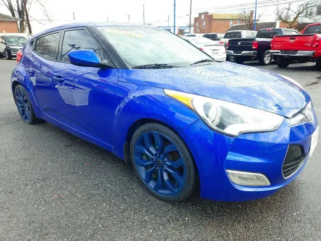 2012 Hyundai Veloster Coupe 3D photo 2