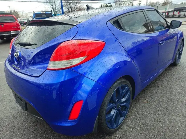 2012 Hyundai Veloster Coupe 3D photo 6