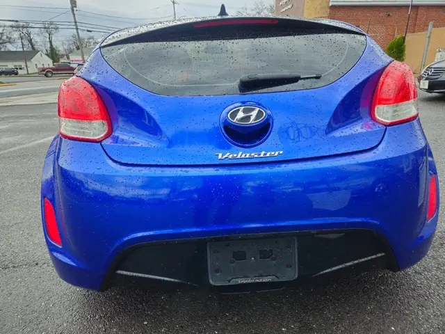 2012 Hyundai Veloster Coupe 3D photo 7