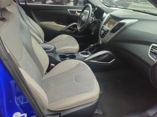 2012 Hyundai Veloster Coupe 3D photo 9