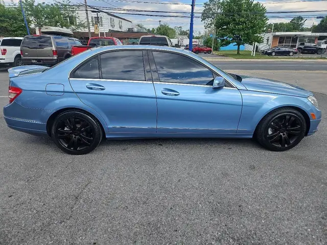 2011 Mercedes-Benz C-Class C 300 Luxury Sedan 4D photo 5