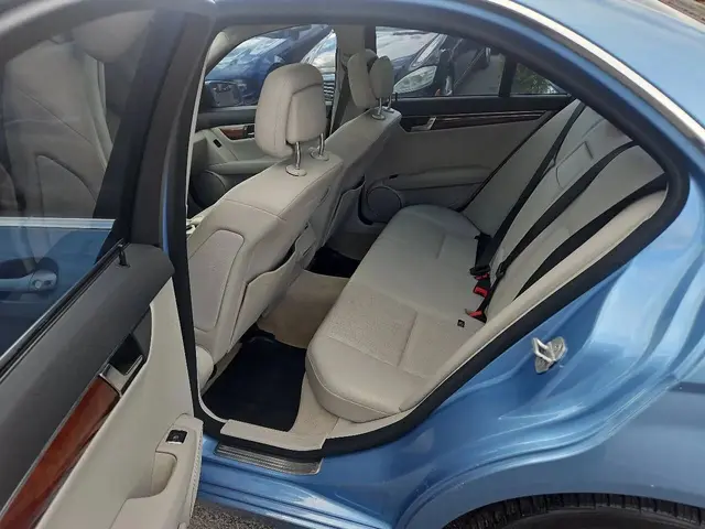 2011 Mercedes-Benz C-Class C 300 Luxury Sedan 4D photo 8