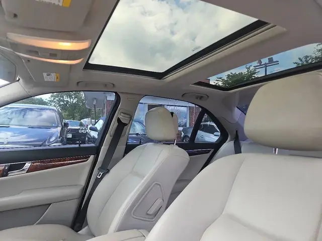 2011 Mercedes-Benz C-Class C 300 Luxury Sedan 4D photo 10