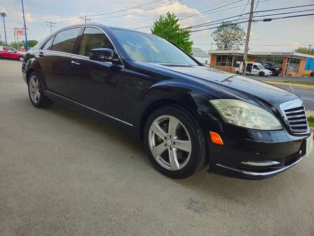2013 Mercedes-Benz S-Class S 550 Sedan 4D photo 3