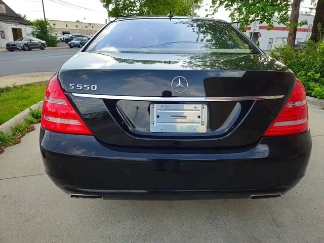 2013 Mercedes-Benz S-Class S 550 Sedan 4D photo 5