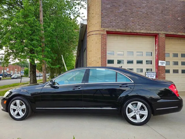2013 Mercedes-Benz S-Class S 550 Sedan 4D photo 7