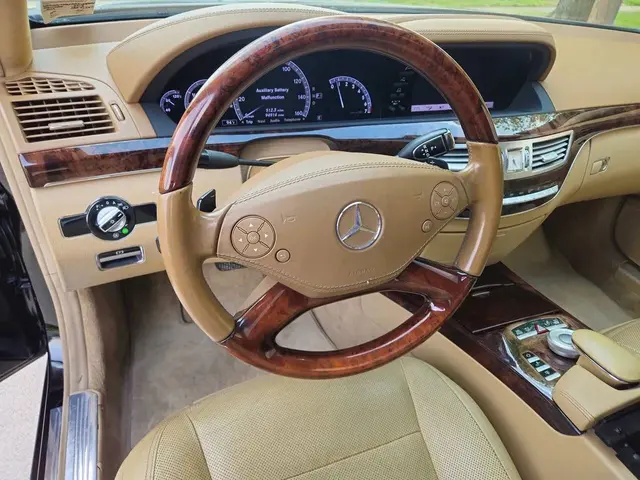 2013 Mercedes-Benz S-Class S 550 Sedan 4D photo 10