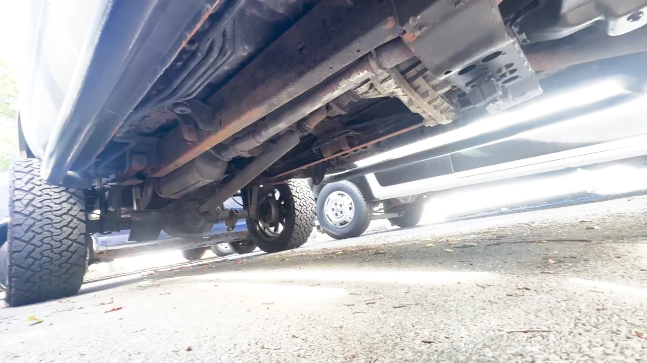 Underneath of 2000 Ford Excursion Sport Utility 4D