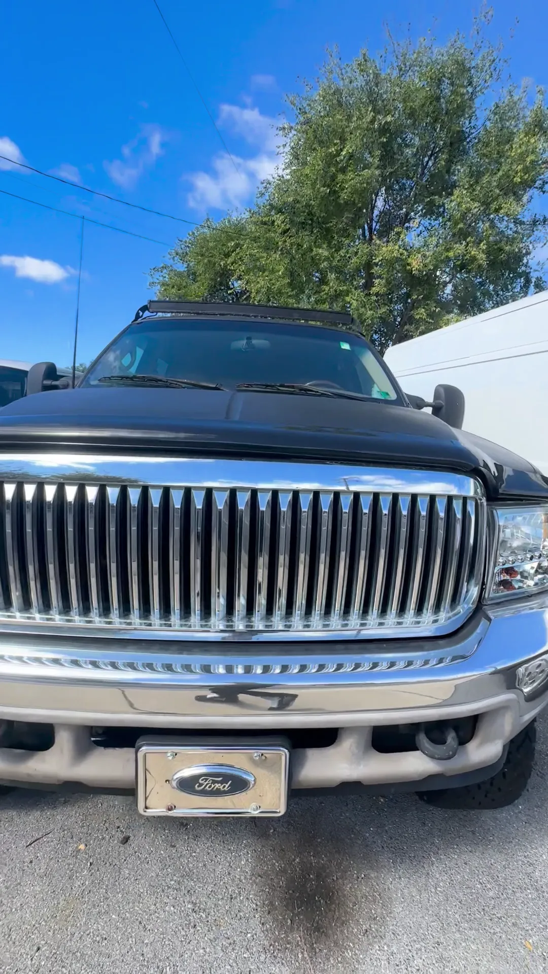Walk-around of 2000 Ford Excursion Sport Utility 4D