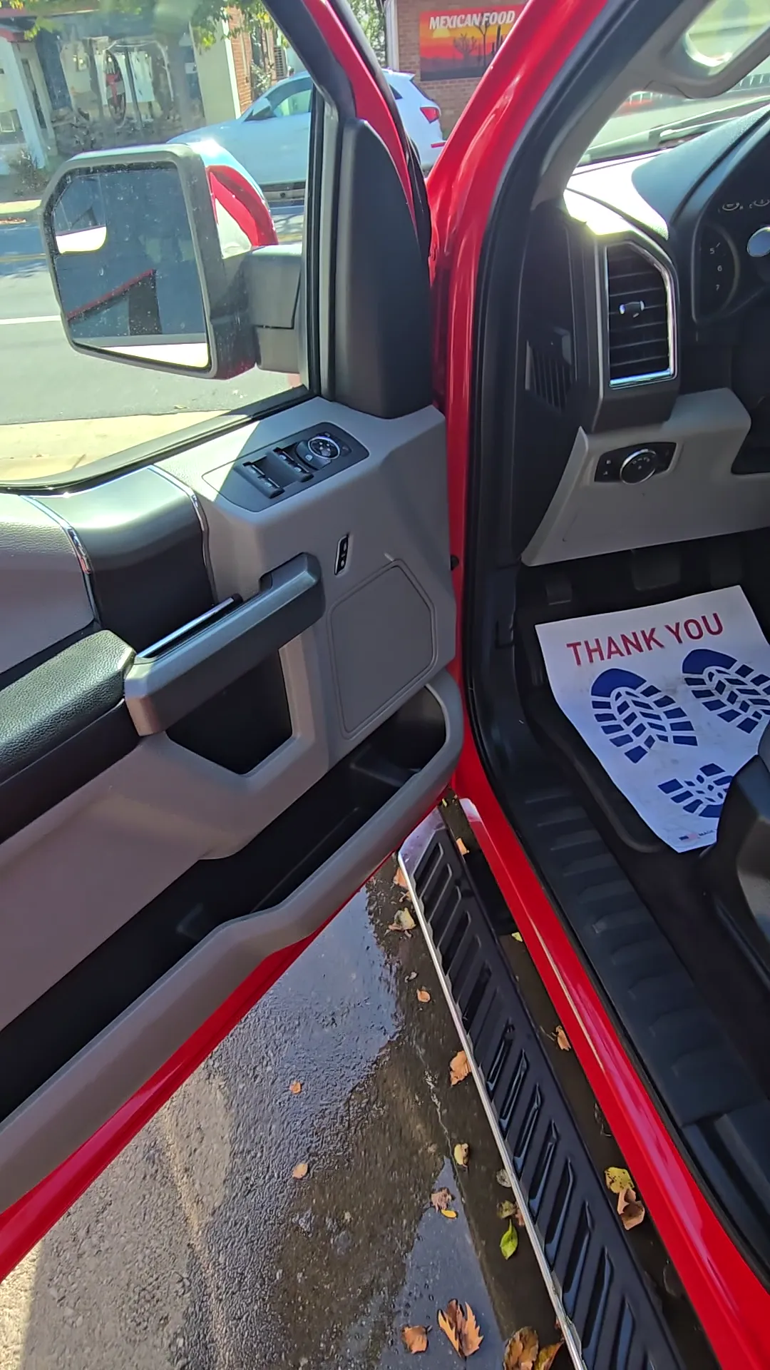 Interior of 2016 Ford F150 SuperCrew Cab XLT Pickup 4D 5 1/2 ft