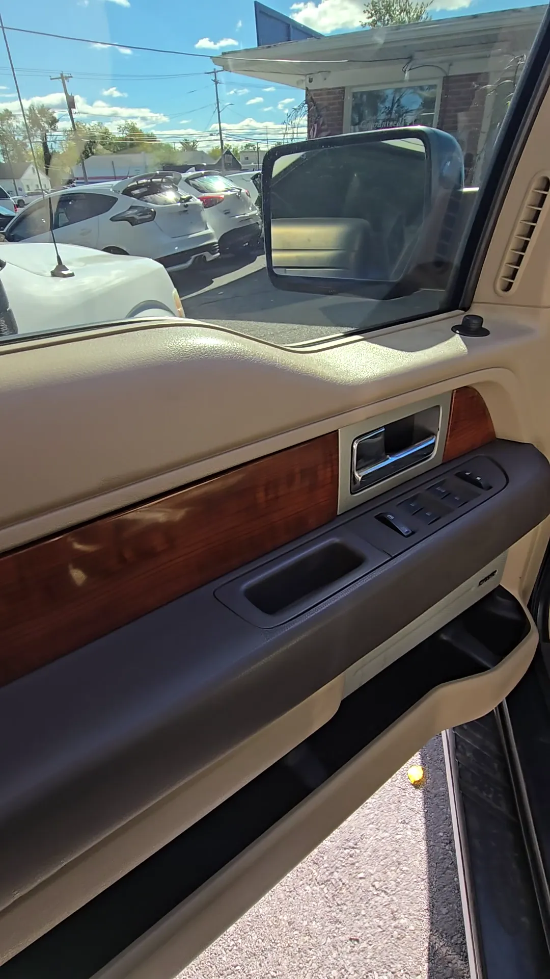 Interior of 2010 Ford F150 SuperCrew Cab Lariat Pickup 4D 6 1/2 ft