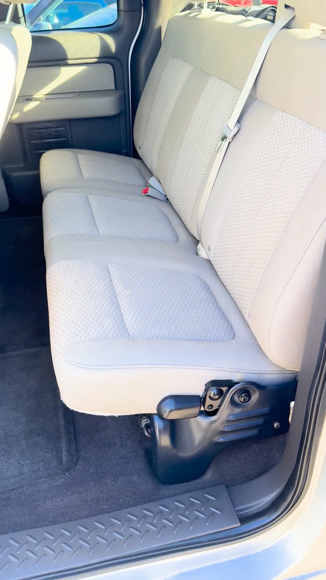 Interior of 2010 Ford F150 Super Cab XLT Pickup 4D 6 1/2 ft
